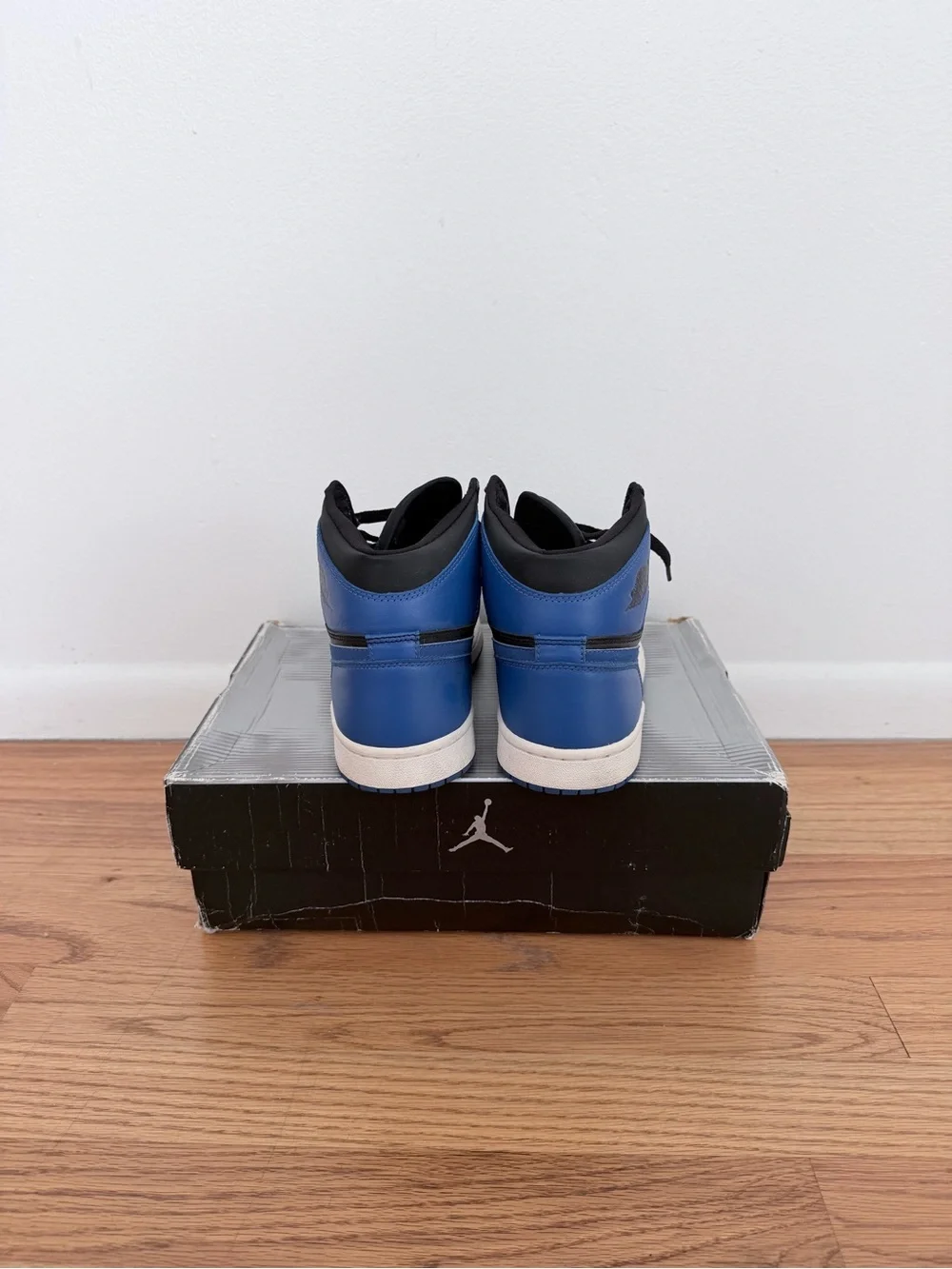 2001 Air Jordan 1 Royal Sneaker Size 8.5 Men’s